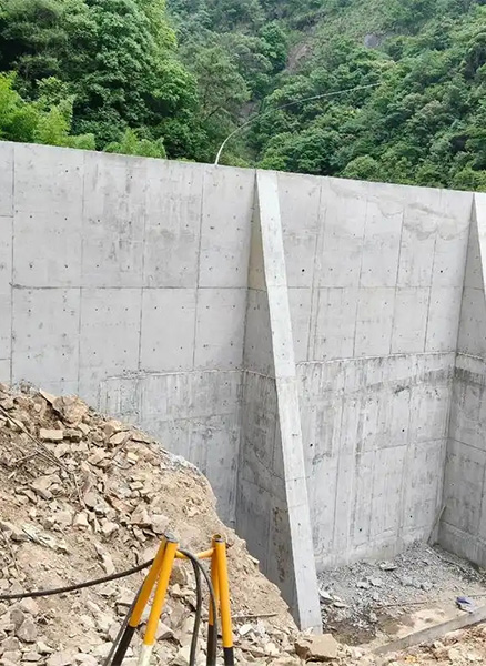吕梁孝义重力式挡土墙