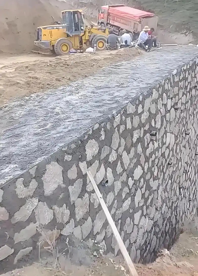 吕梁孝义边坡加固